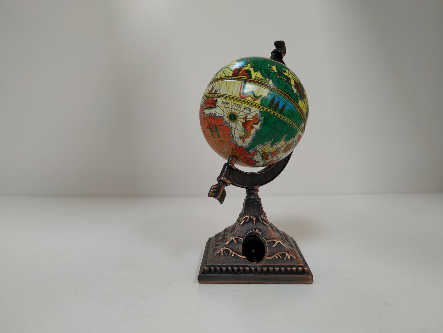 World Globe Pencil sharpener metal die cast collector miniature display model New Boxed
