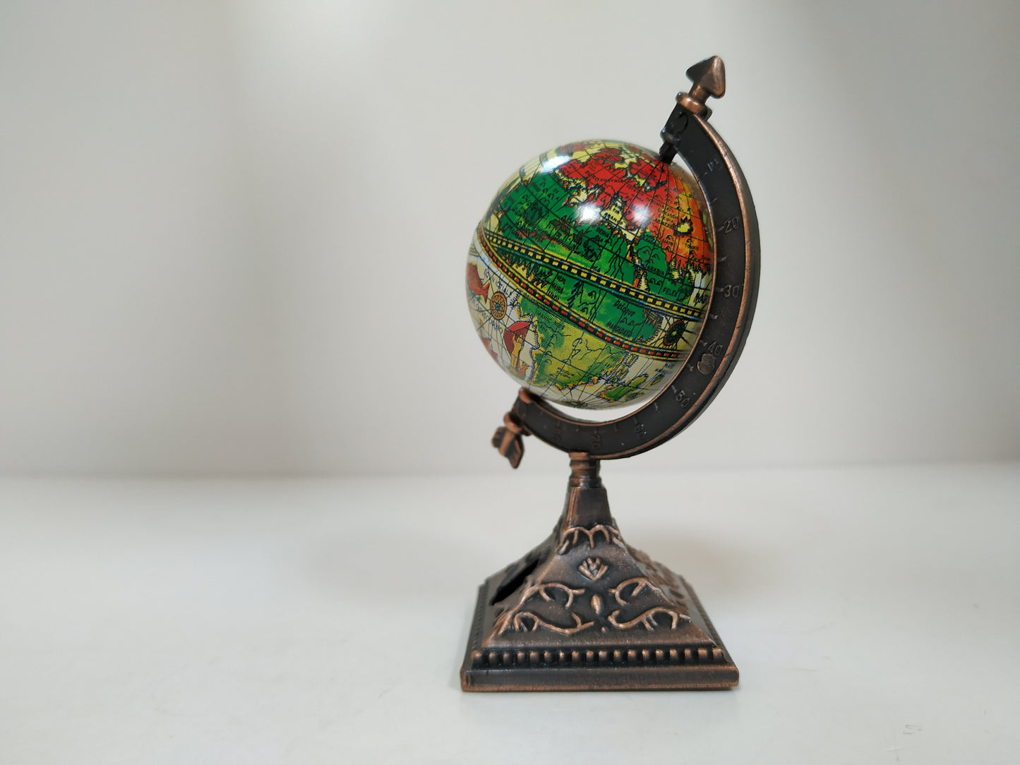 World Globe Pencil sharpener metal die cast collector miniature display model New Boxed